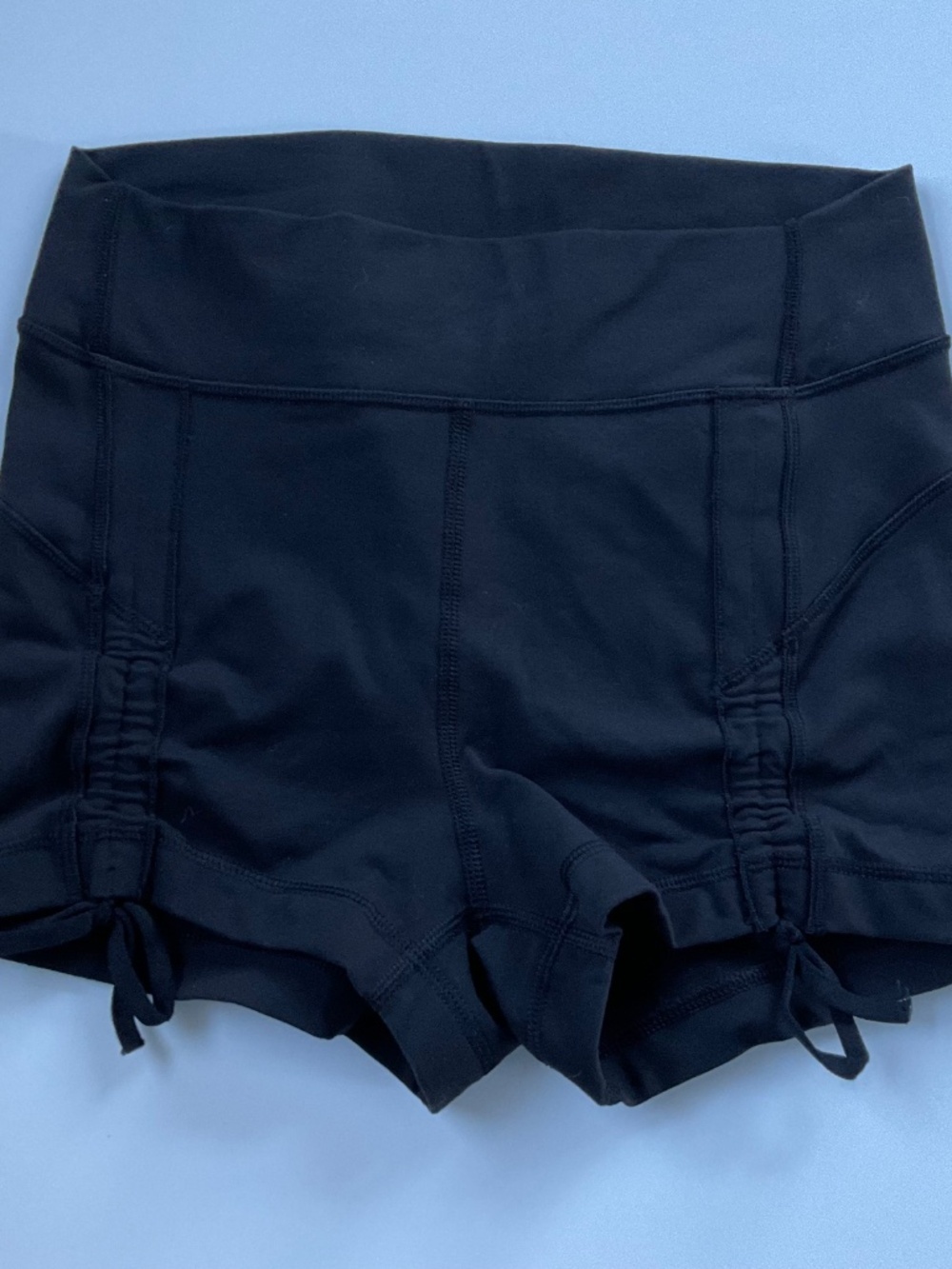 Lululemon Liberty Shorts Sz 2 Black Cinch Ties High Rise Athleisure Gym Jogging - Picture 2 of 8